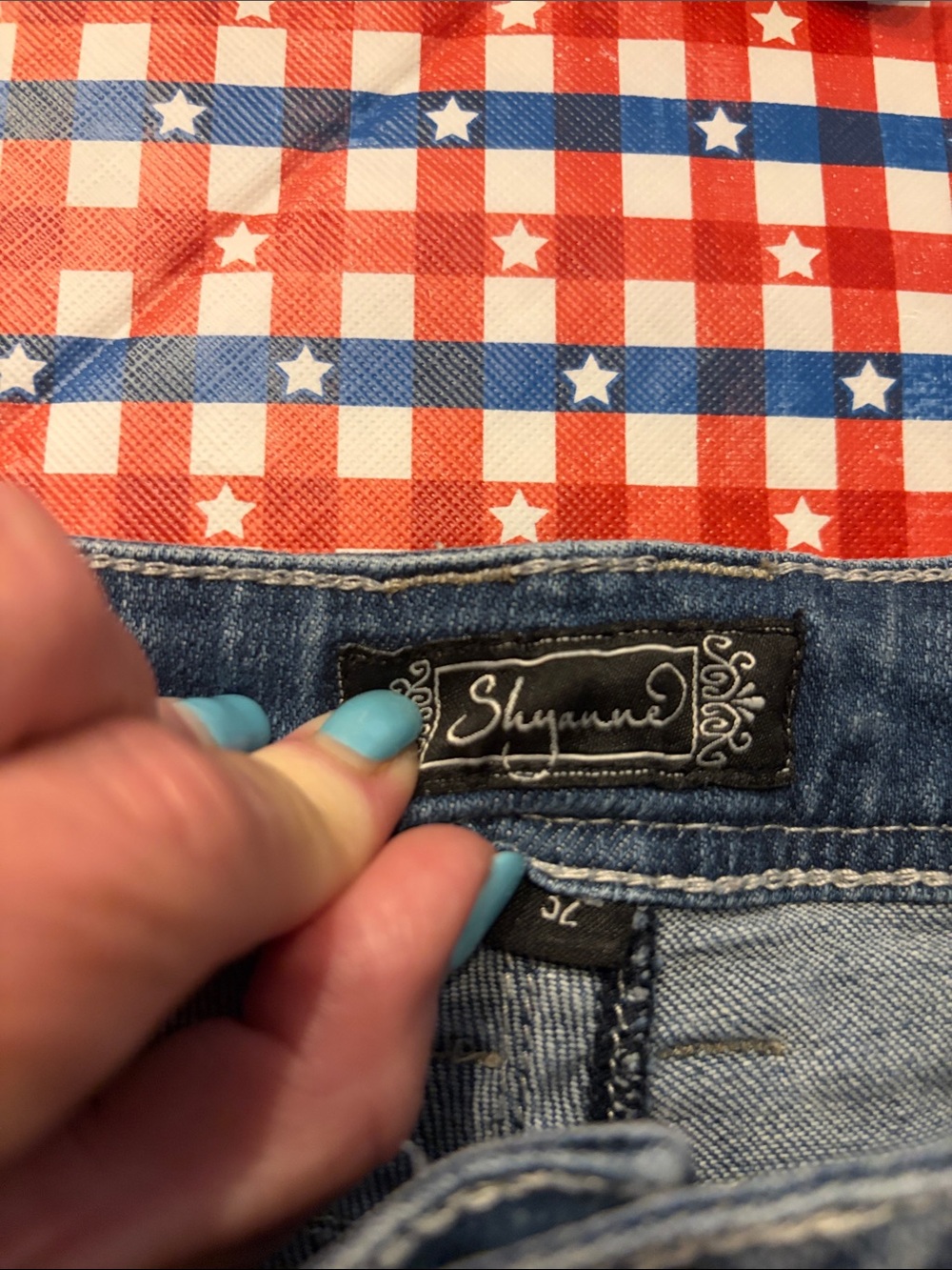 Women’s Super Cute Size 32 Shyanne denim shorts - Picture 9 of 10